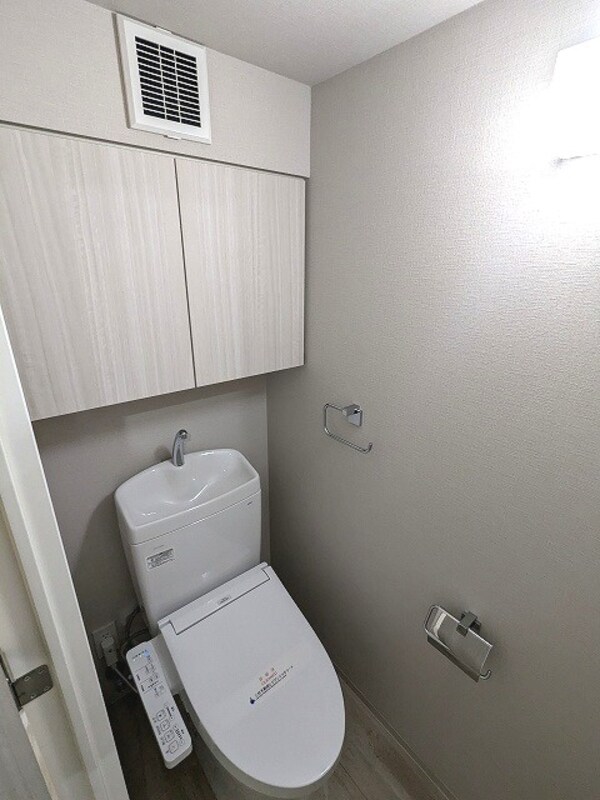 トイレ(温水洗浄便座です)