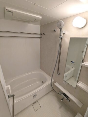 物件内観写真4　(追焚オートバス、浴室換気乾燥機、ワイドシャワーヘッド)