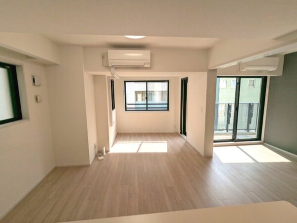 居室(インターネット無料、リビングと各洋室にエアコン・照明付、リビ)