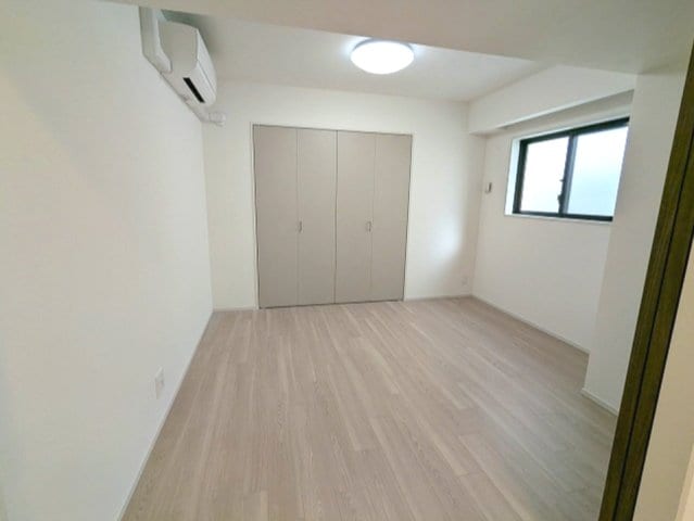 物件内観写真7　(6.9帖洋室です、インターネット無料、リビングと各洋室にエア)