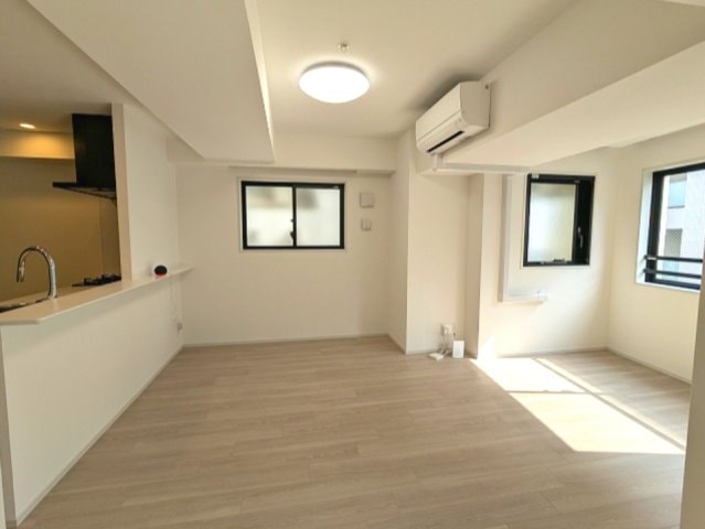 物件内観写真27　(上層階は日当たり良好です、インターネット無料、リビングと各洋)