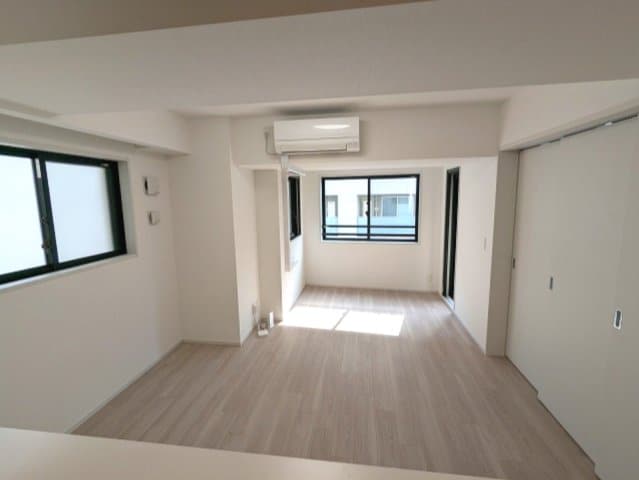 物件内観写真28　(インターネット無料、リビングと各洋室にエアコン・照明付、リビ)