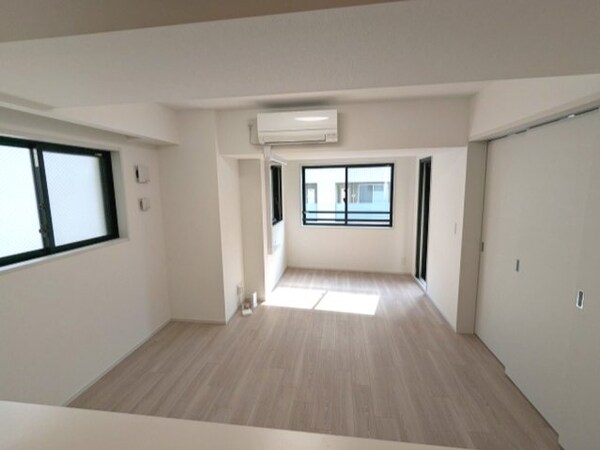 建物設備(インターネット無料、リビングと各洋室にエアコン・照明付、リビ)