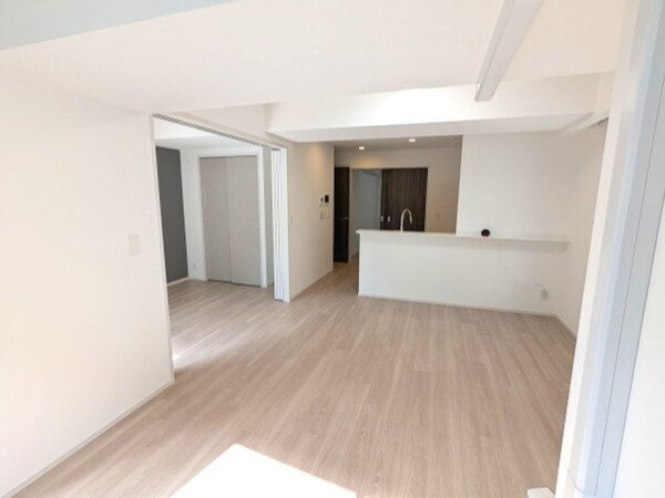 建物設備(インターネット無料、リビングと各洋室にエアコン・照明付、リビ)