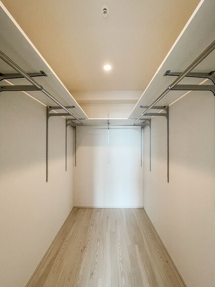 物件内観写真13　(ウォークインクローゼット)