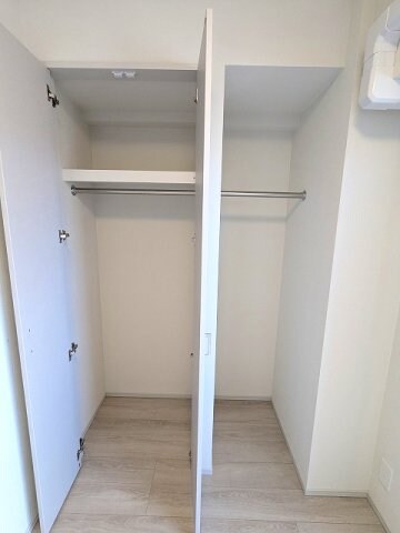 物件内観写真9　(洋室のクローゼット)