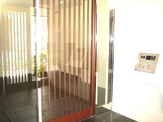 物件外観写真2　(モニター付オートロックセキュリティです)