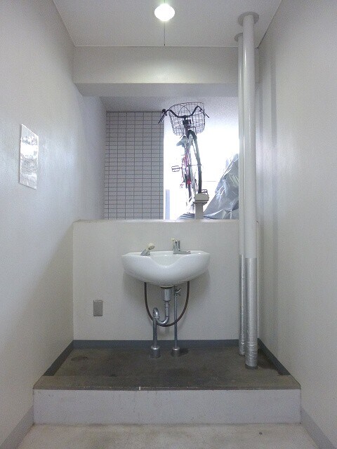 物件内観写真14　(ペット足洗い場、トイレ)