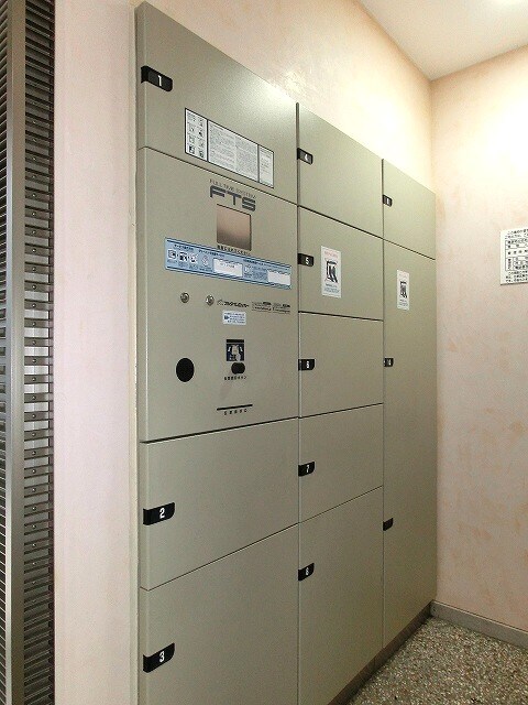 物件外観写真3　(ラクラス新御徒町の不在時に便利な宅配ＢＯＸです)