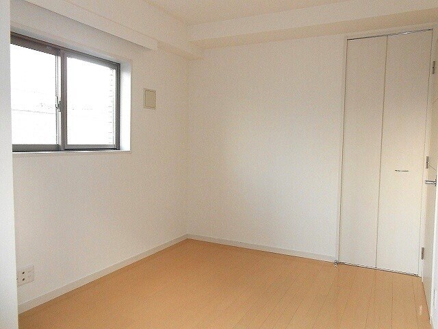 物件内観写真16　(ラクラス新御徒町の洋室です、日当り眺望良好です)