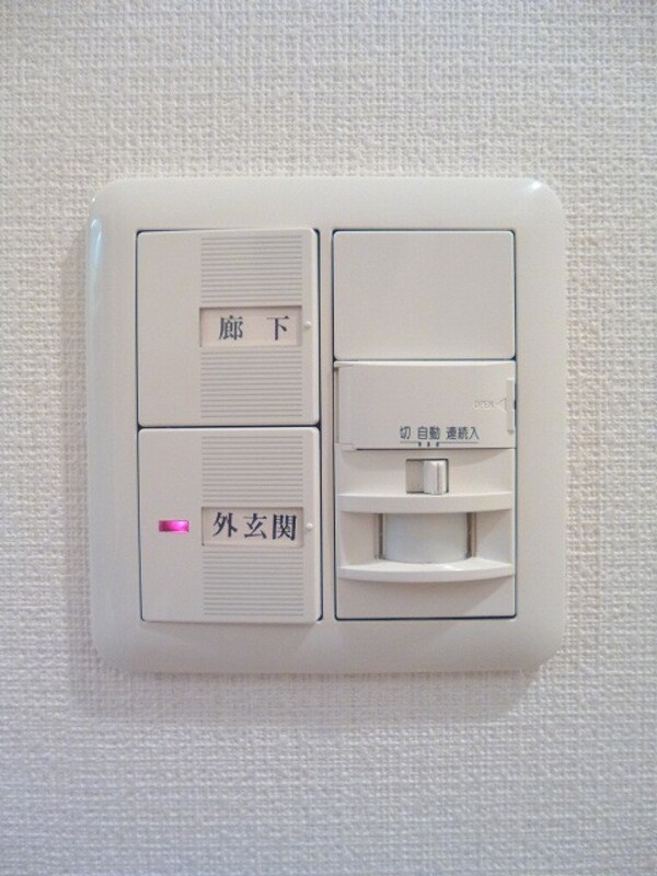 建物設備(ラクラス新御徒町の人感センサー付玄関ライトです)