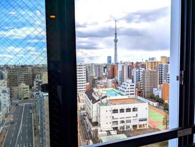 物件内観写真23　(11F以上はリビングの出窓からスカイツリー隅田川花火見えます)