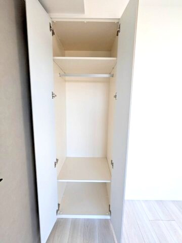 物件内観写真28　(洋室のクローゼットです)