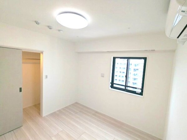 建物設備(5.5帖洋室、エアコン・照明・ウォークインクローゼット付きで)