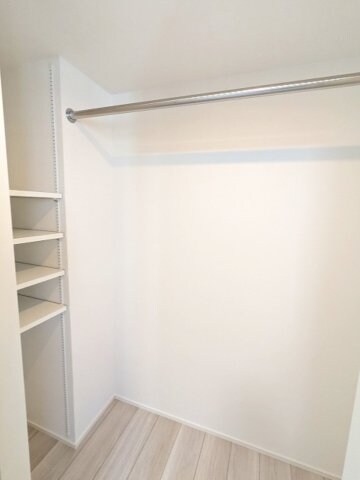 物件内観写真25　(5.5帖洋室のウォークインクローゼットです)