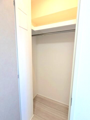 物件内観写真28　(4.1帖洋室のウォークインクローゼットです)