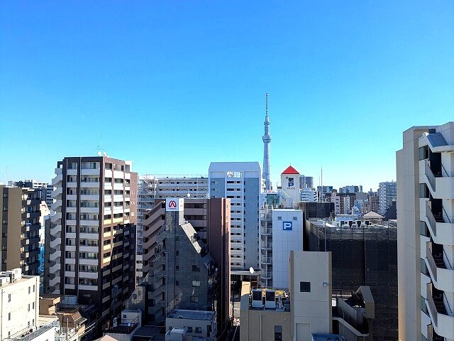 物件内観写真13　(12F、上層階の共用廊下からはスカイツリー隅田川花火見えます)