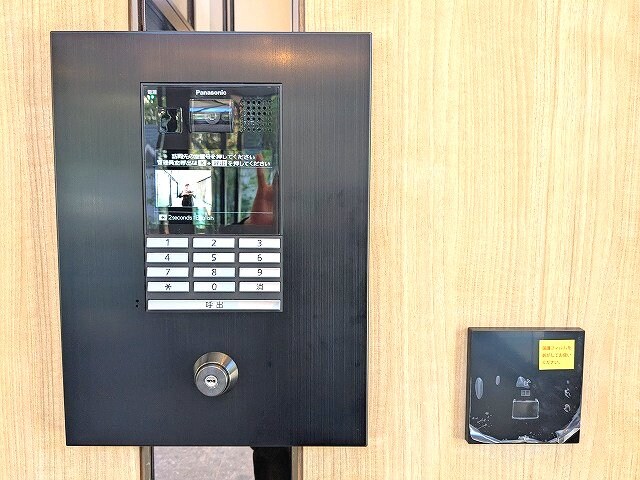 物件内観写真14　(タッチキーのモニター付オートロックセキュリティです)