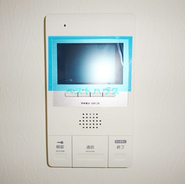 物件内観写真11　(オートロック解除付きインターフォンです。)