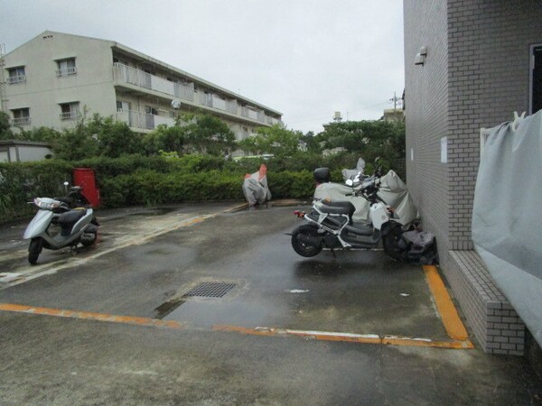 敷地内/建物(大型バイク駐輪可能（3,000円）)