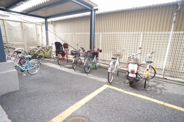 建物設備(駐輪場)