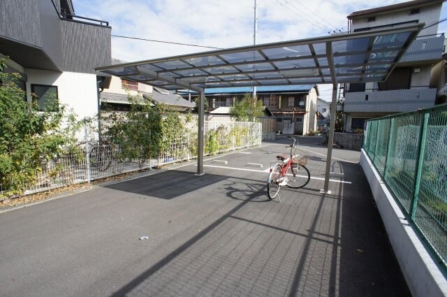物件内観写真2　(駐輪場)