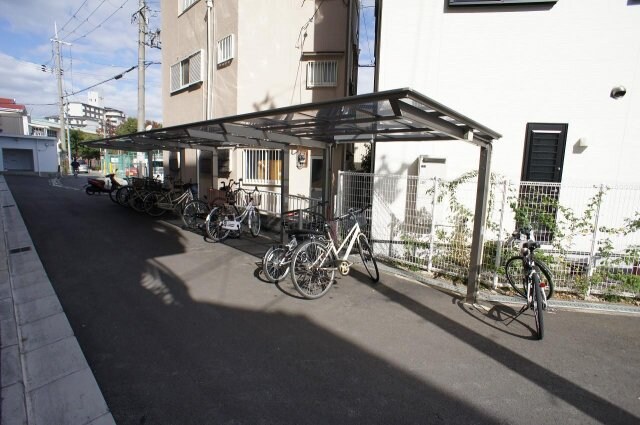 物件内観写真3　(駐輪場)