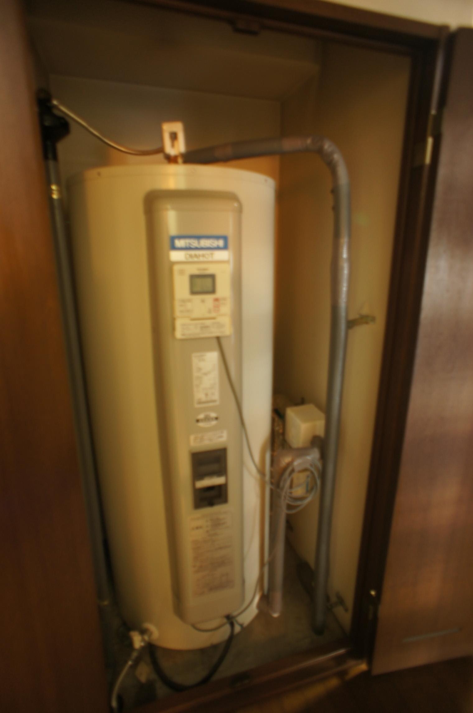 物件内観写真23　(電気給湯器)