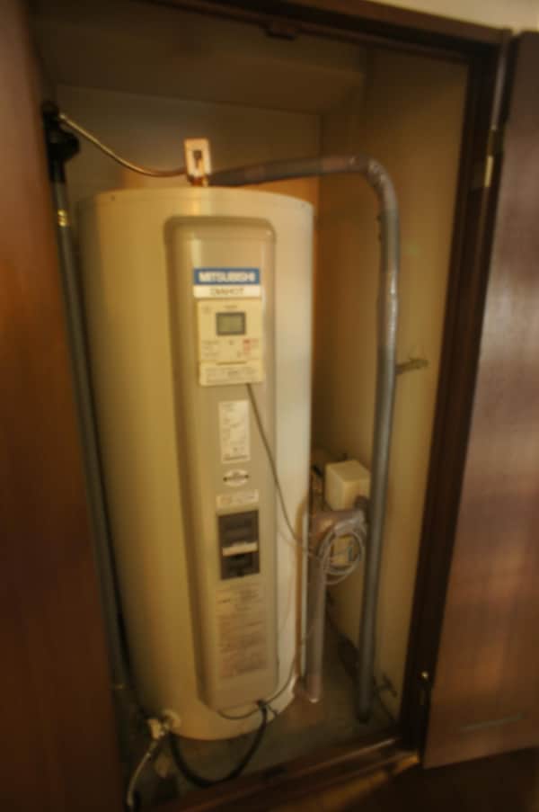 建物設備(電気給湯器)