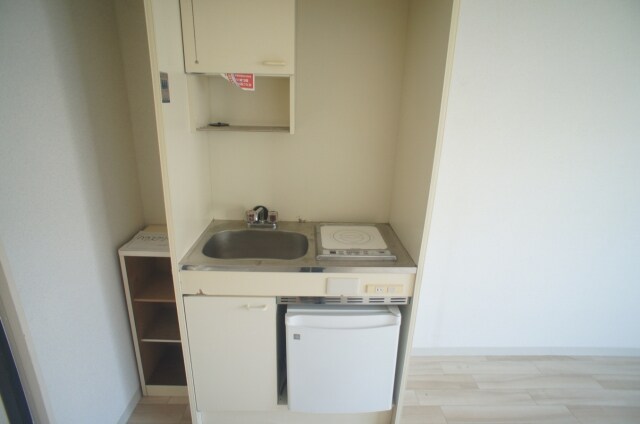 物件内観写真6　(ＩＨコンロ・冷蔵庫もあります。)