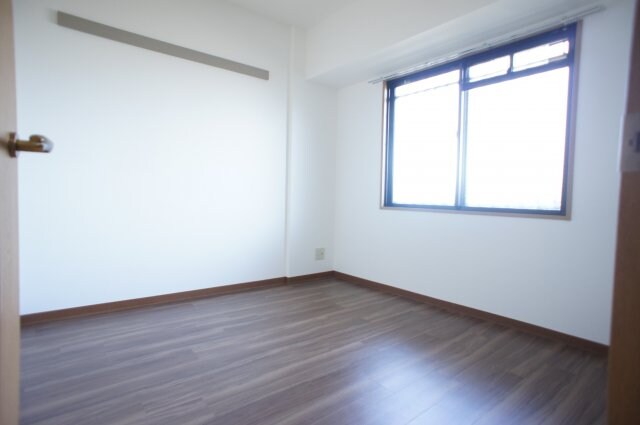 物件内観写真9　(北側の洋室です☆)