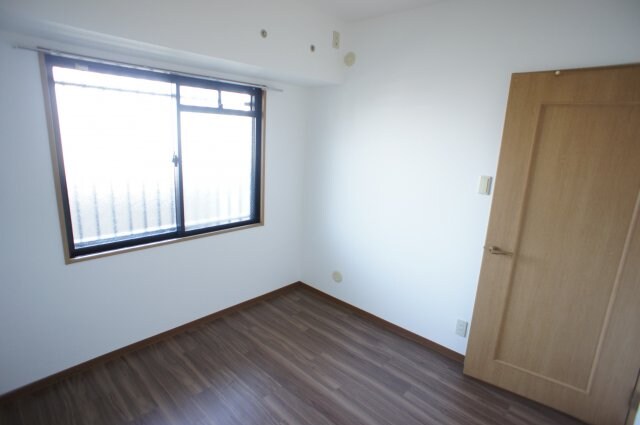 物件内観写真11　(北側の洋室です。)