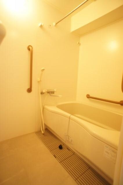 物件内観写真13　(お風呂です。
浴室で洗濯物も干せます☆)