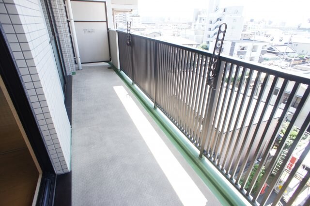 物件内観写真27　(バルコニーも広々してます。)