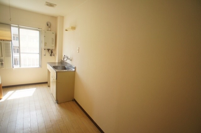 物件内観写真4　(洋室)