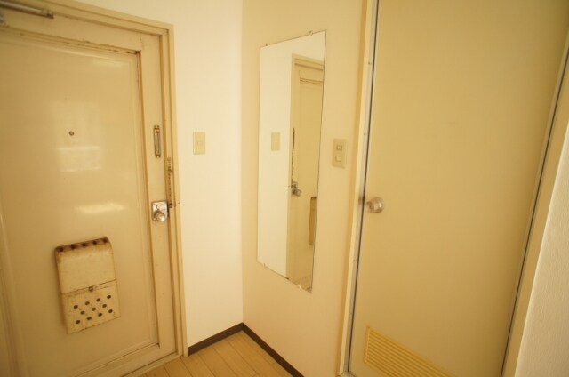 物件内観写真6　(玄関)