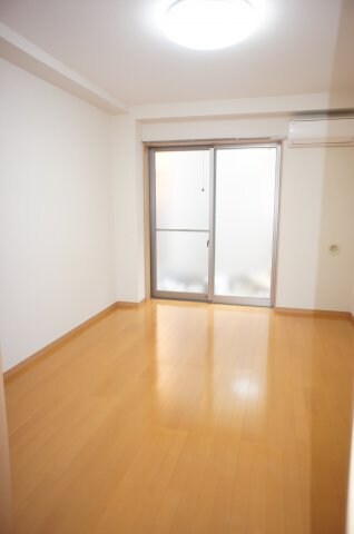 物件内観写真4　(洋室)