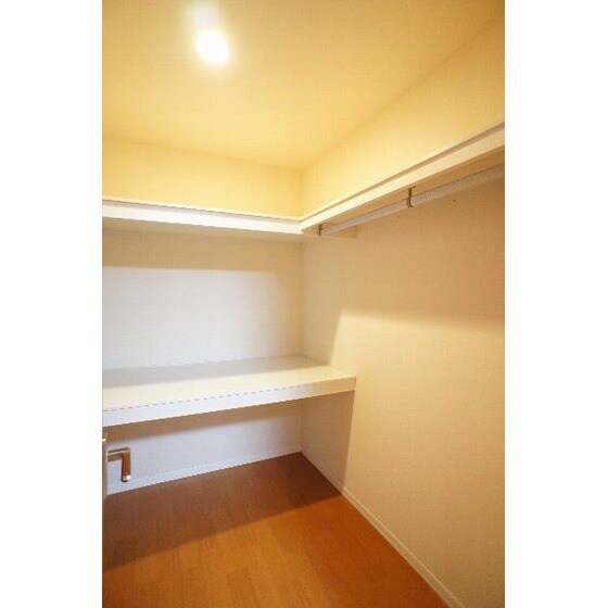 物件内観写真13　(ウォークインクローゼット)