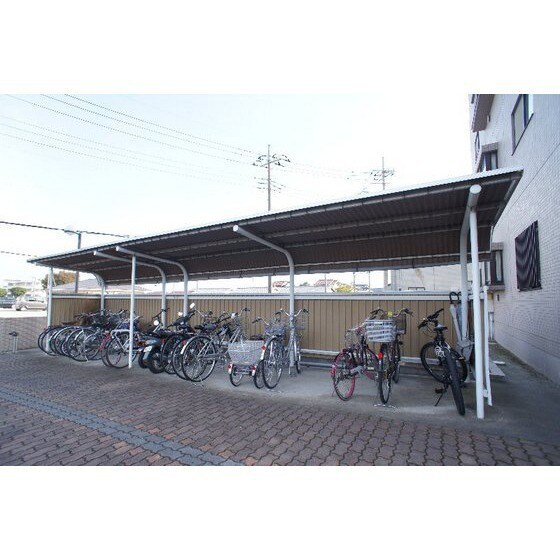 物件外観写真3　(駐輪場)