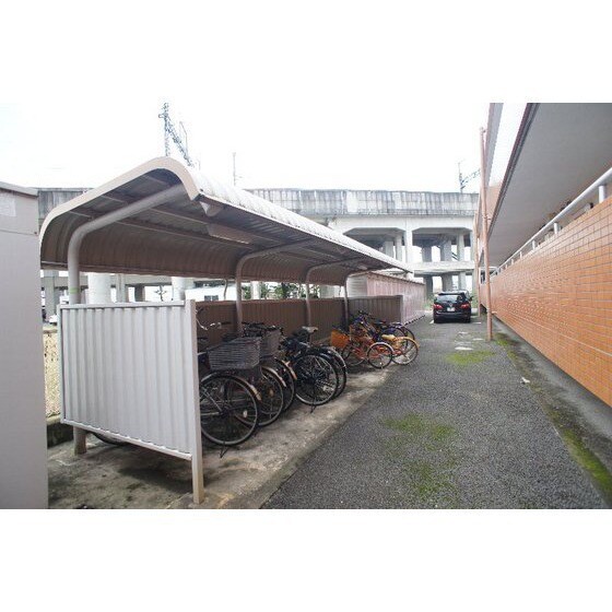 物件外観写真4　(駐輪場)