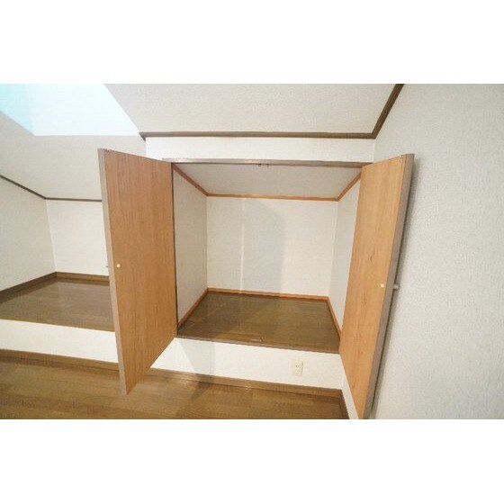 物件内観写真21　(ロフトの収納)