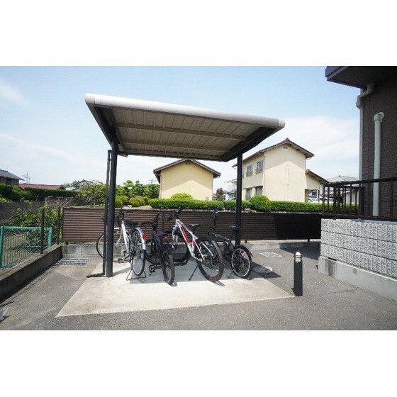 物件外観写真3　(駐輪場)