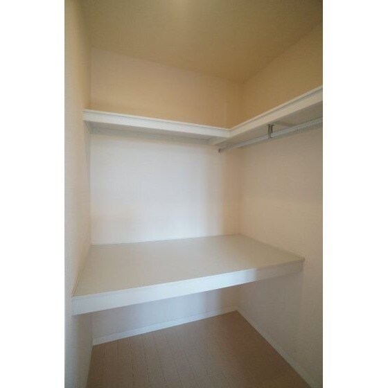 物件内観写真12　(ウォークインクローゼット)
