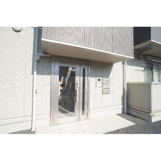 物件外観写真2　(オートロックあり)