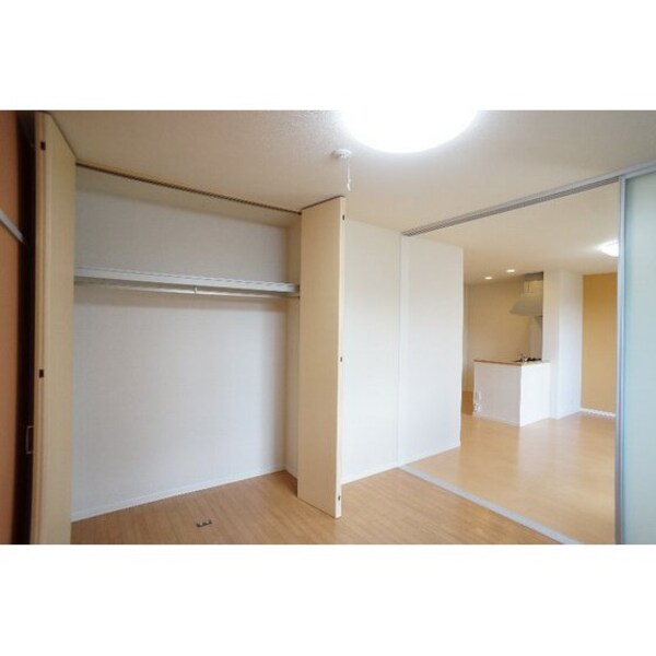 収納(※同仕様、別の部屋の写真です)
