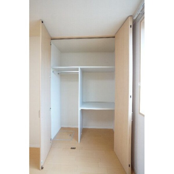 収納(※同仕様、別の部屋の写真です)