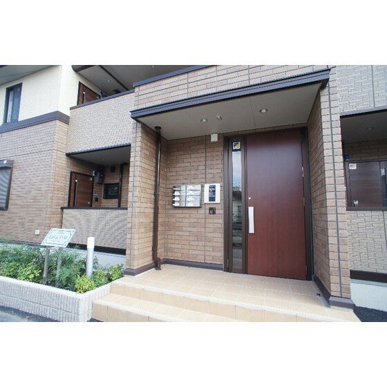 物件外観写真2　(オートロックあり)