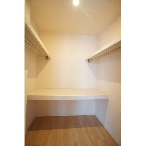 物件内観写真13　(ウォークインクローゼット)