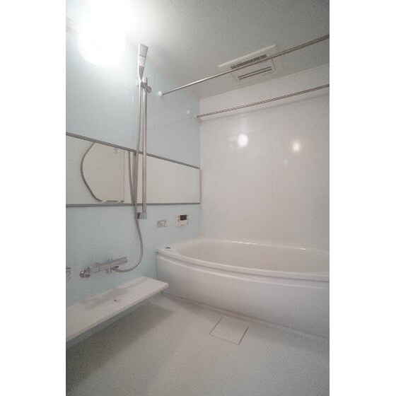 ＡＸＩＳのバス