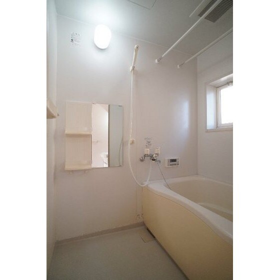 物件内観写真8　(追い焚き付き)